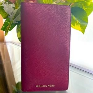 Micheal Kors Jetset Travel bifold wallet